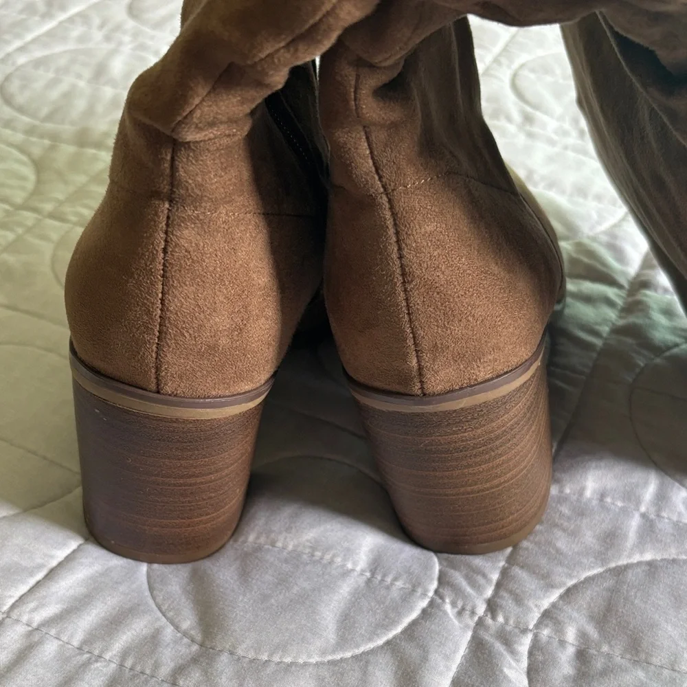 Universal Thread Tan Heeled Boots - Picture 5 of 9